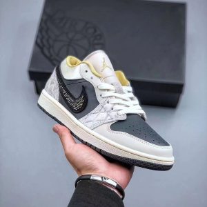 NIKE AIR