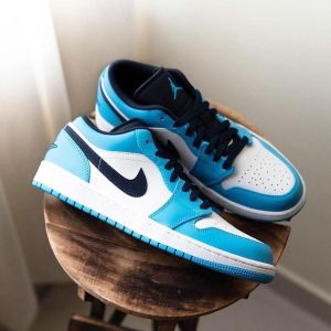 Air Jordan 1 Low GS UNC