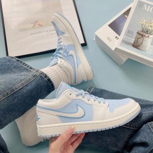 Air Jordan 1 Low Reverse Ice Blue140